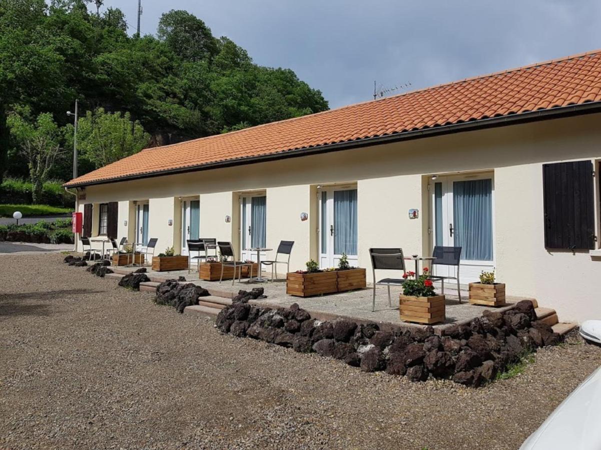 Domaine De La Palle Pontgibaud Exterior photo